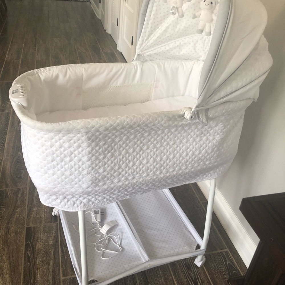 Bassinet - Picture 3 of 6